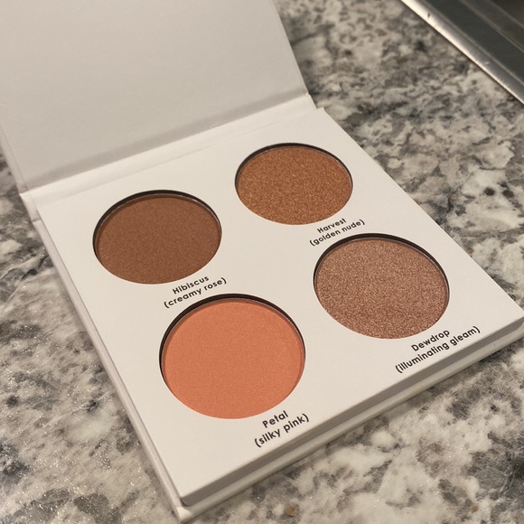 Brand New Seraphine Botanicals Happy Hibiscus luminiferous and blush palette - Picture 3 of 3